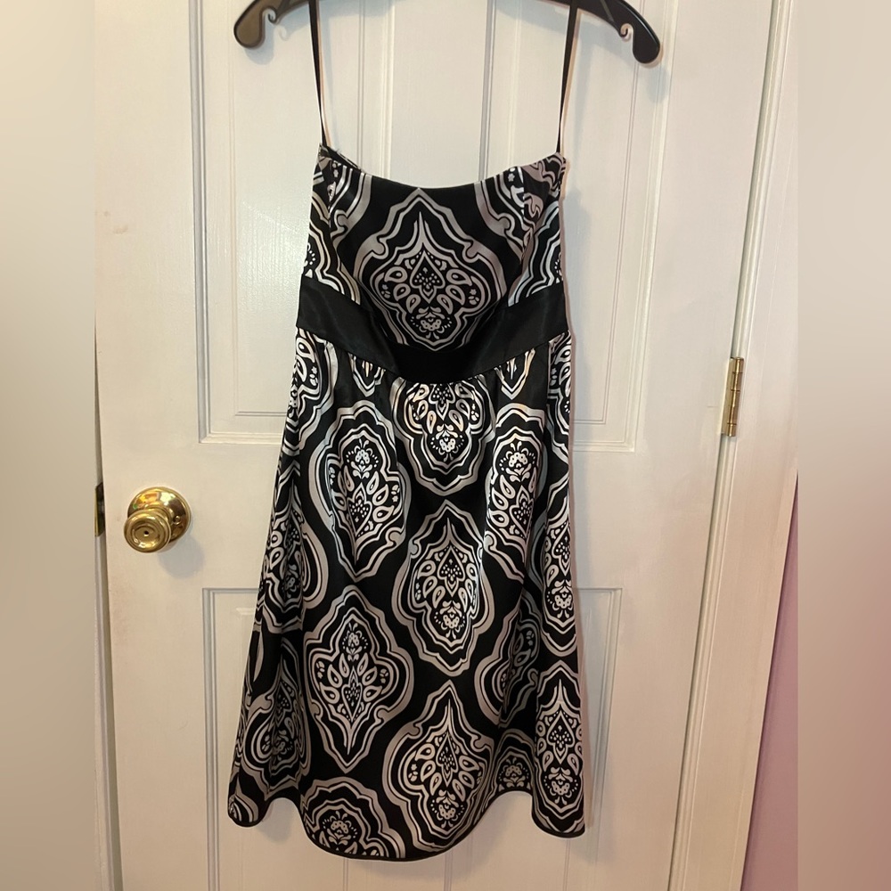 White House Black Market Strapless Dress - Size 2